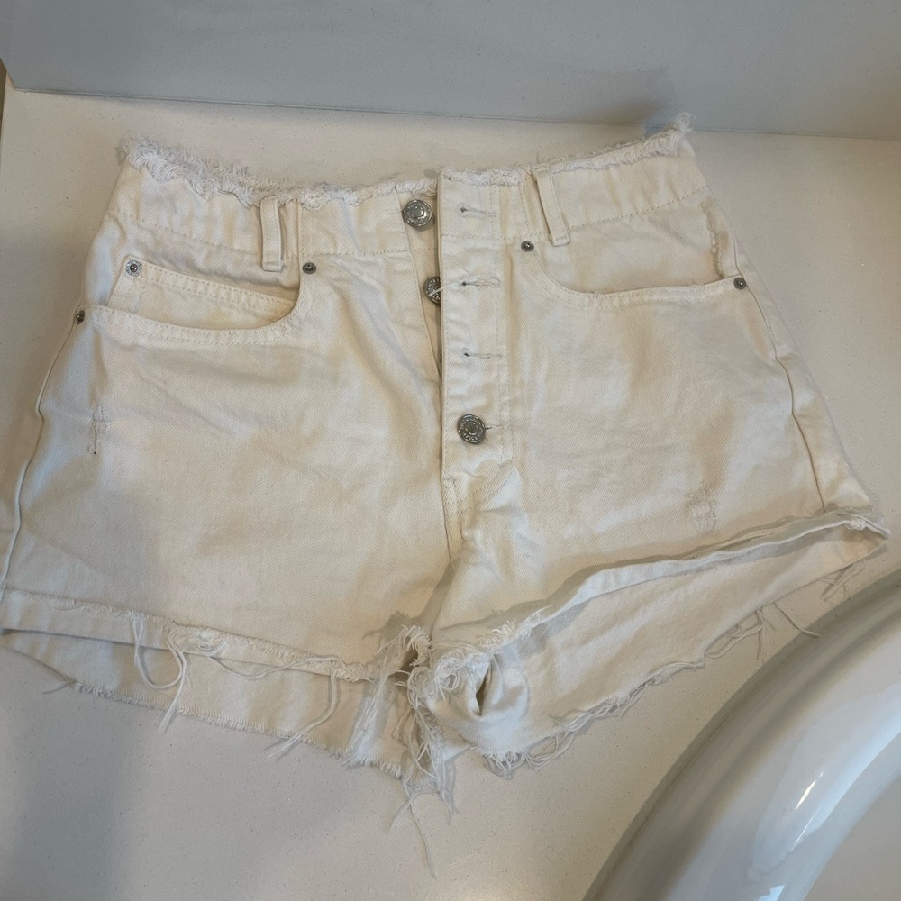 Pull&Bear White Jean Shorts Vintage High-Waisted